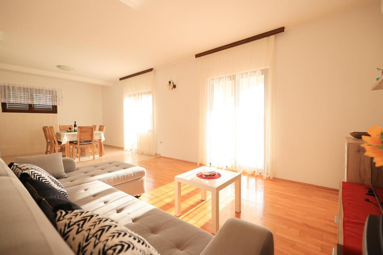 Apartments Ana ペトルチャネ エクステリア 写真