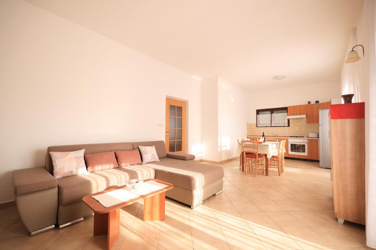 Apartments Ana ペトルチャネ エクステリア 写真